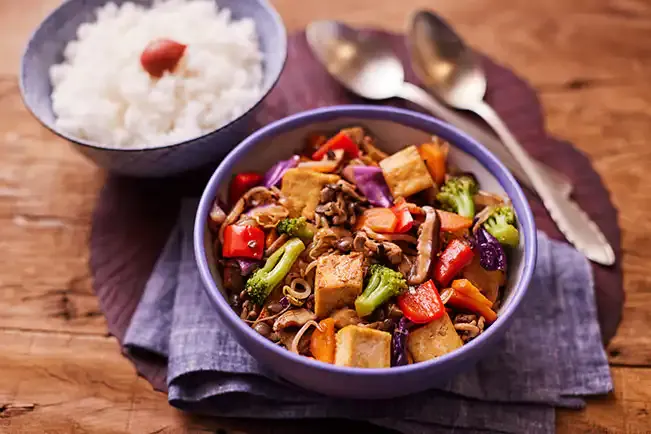 Tofu Grelhado com Legumes Salteados